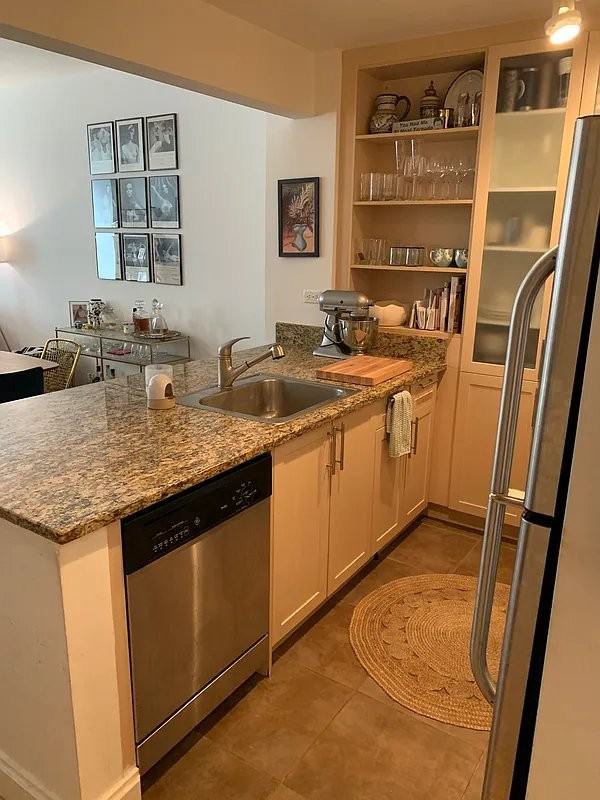 Hanover Sq #8Y - Photo 5 of 10