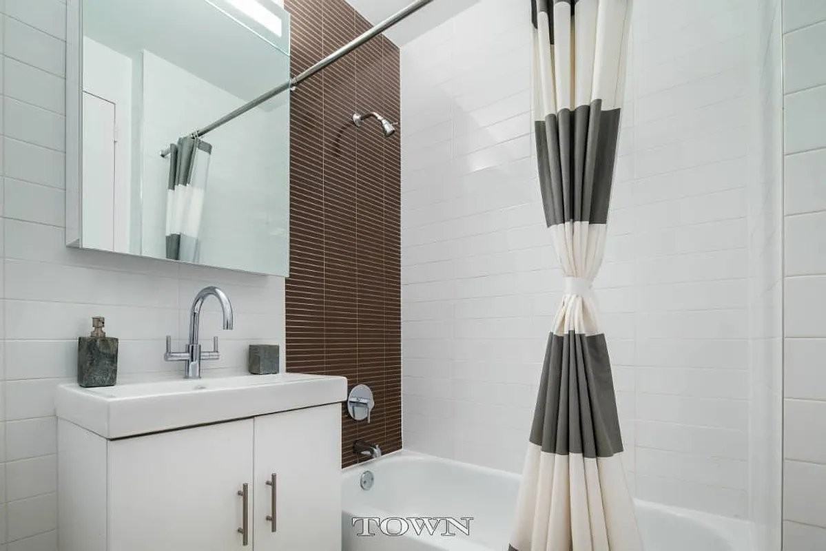 Exchange Pl #1716 - Photo 4 of 11