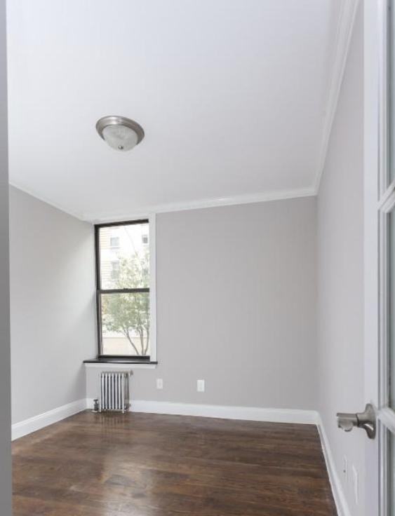 E 8th St #3A - Photo 4 of 7