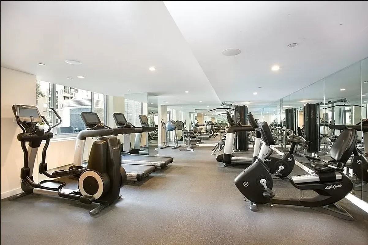 E 2nd St #3H - Photo 7 of 7