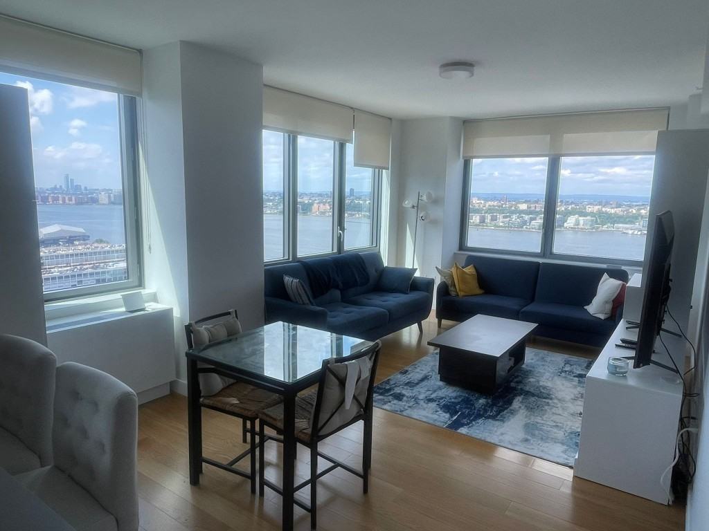 W 57th St #1907 - Photo 3 of 20