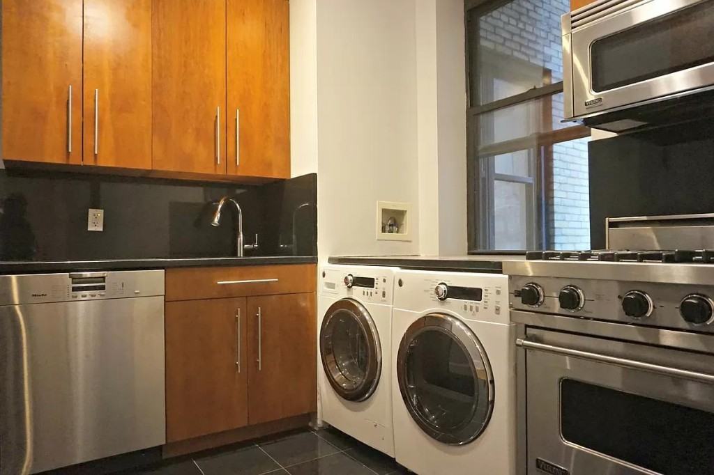 W End Ave #3B - Photo 3 of 9