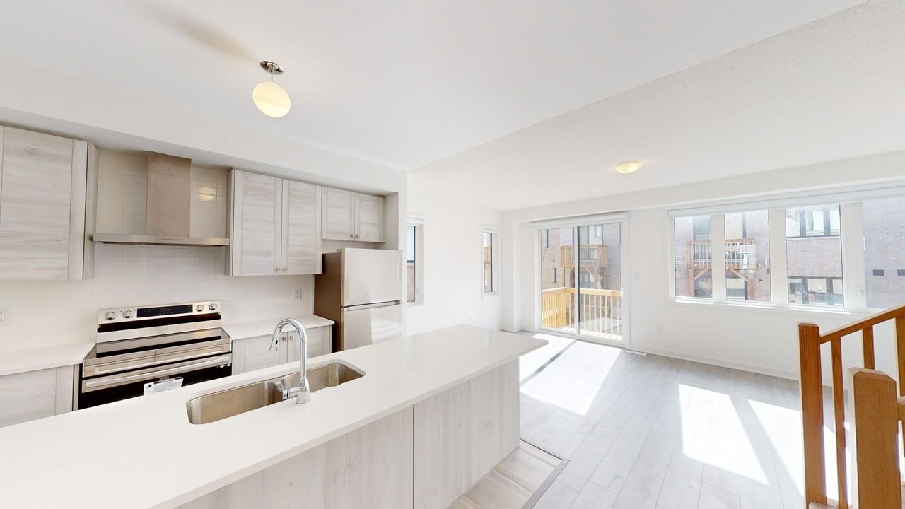 FOUR BEDROOM TOWNHOME - BARRIE - Photo 4 of 33