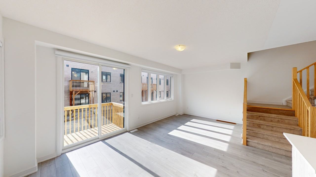 FOUR BEDROOM TOWNHOME - BARRIE - Photo 5 of 33