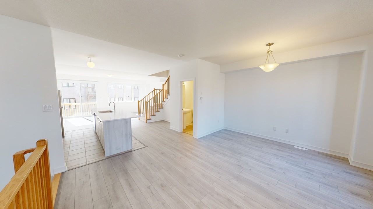 FOUR BEDROOM TOWNHOME - BARRIE - Photo 7 of 33