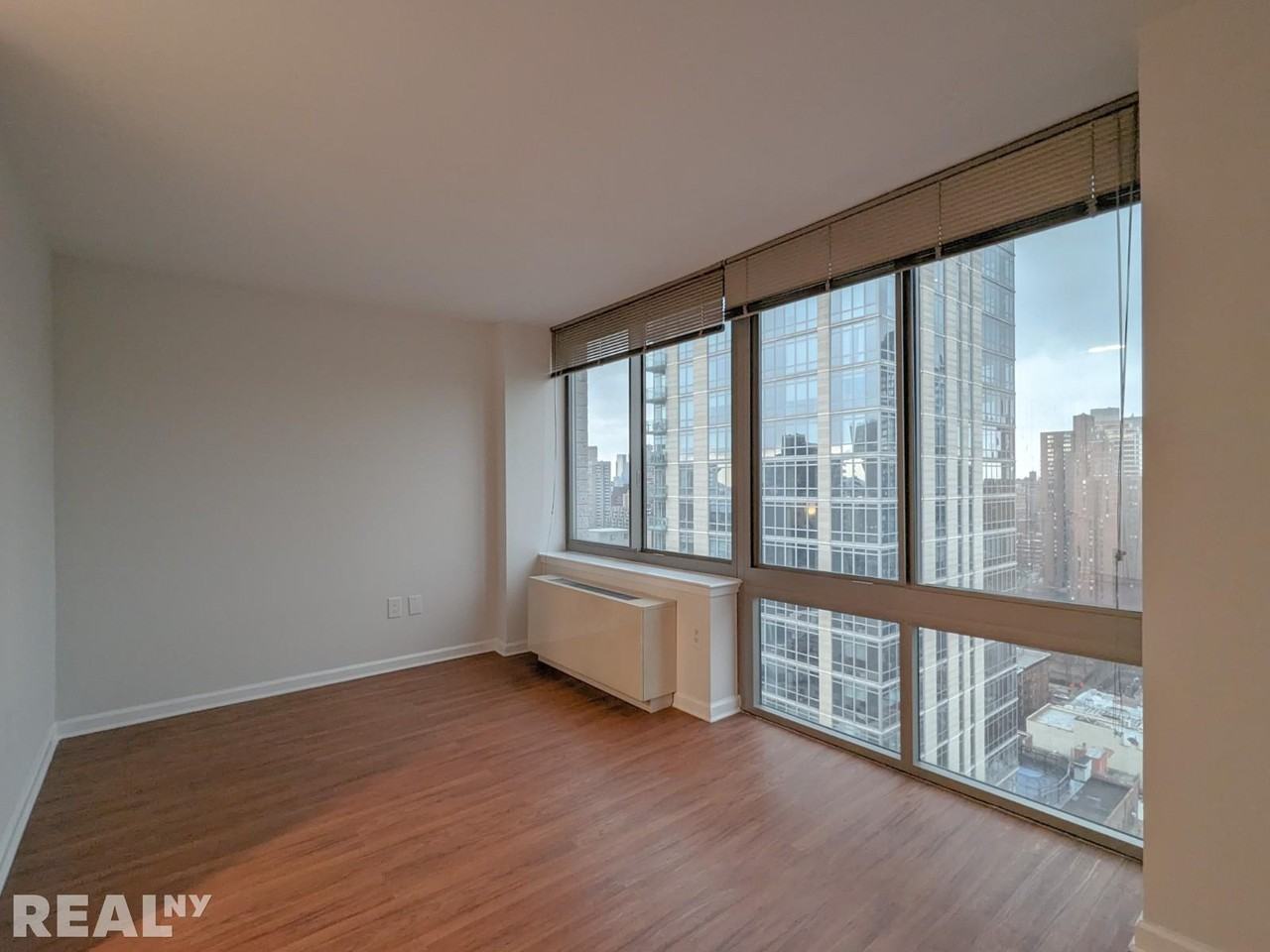 E 92nd St #21F - Photo 4 of 10