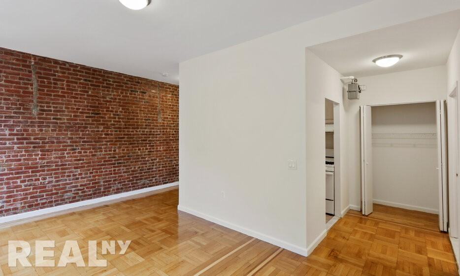 Riverside Dr #6B - Photo 2 of 7