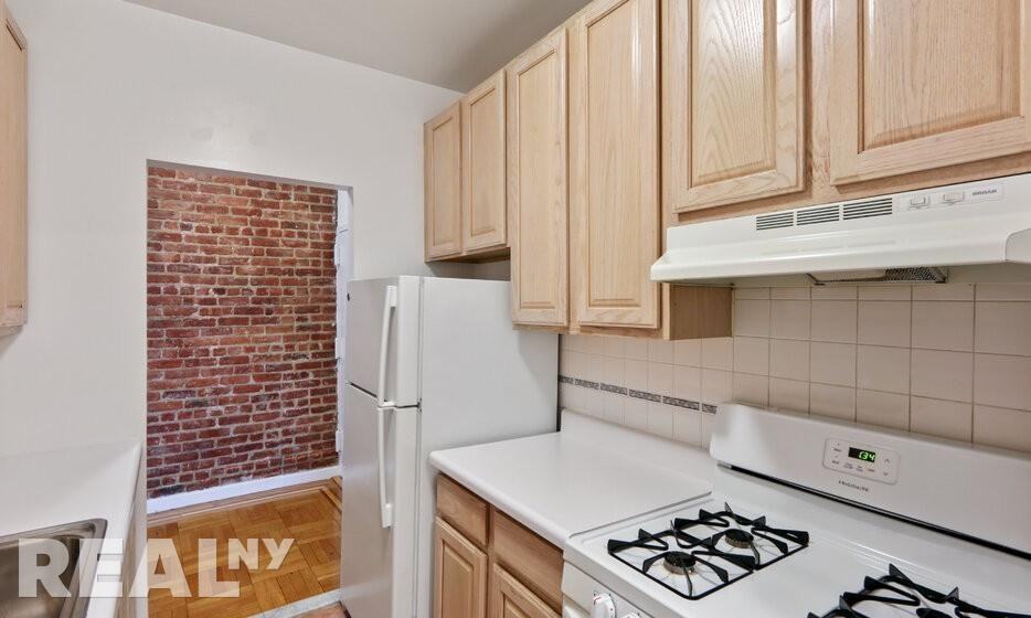 Riverside Dr #6B - Photo 5 of 7