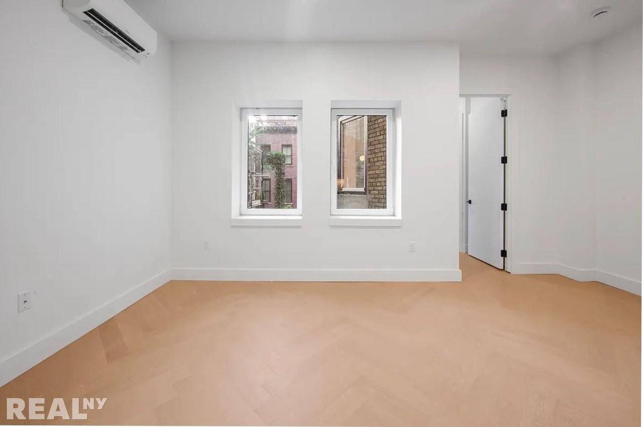 E 17th St #3 - Photo 6 of 6