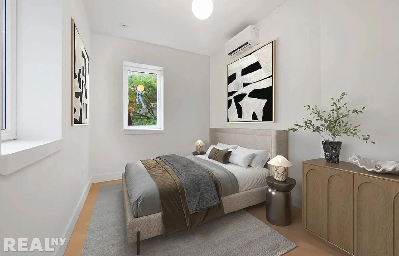 E 17th St #2 - Photo 3 of 6