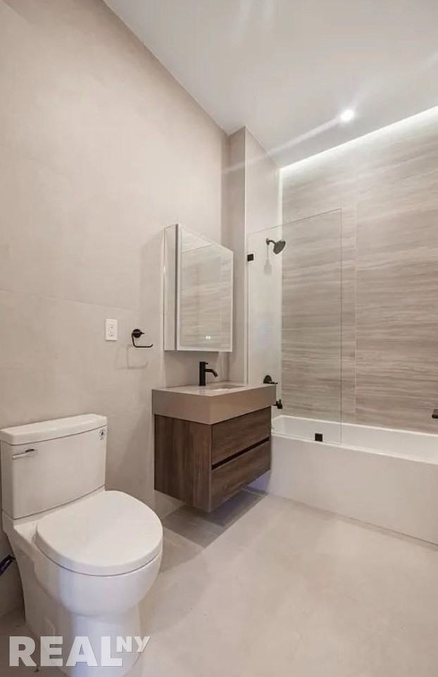 E 17th St #2 - Photo 5 of 6