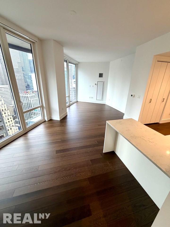 E 44th St #31N - Photo 4 of 6