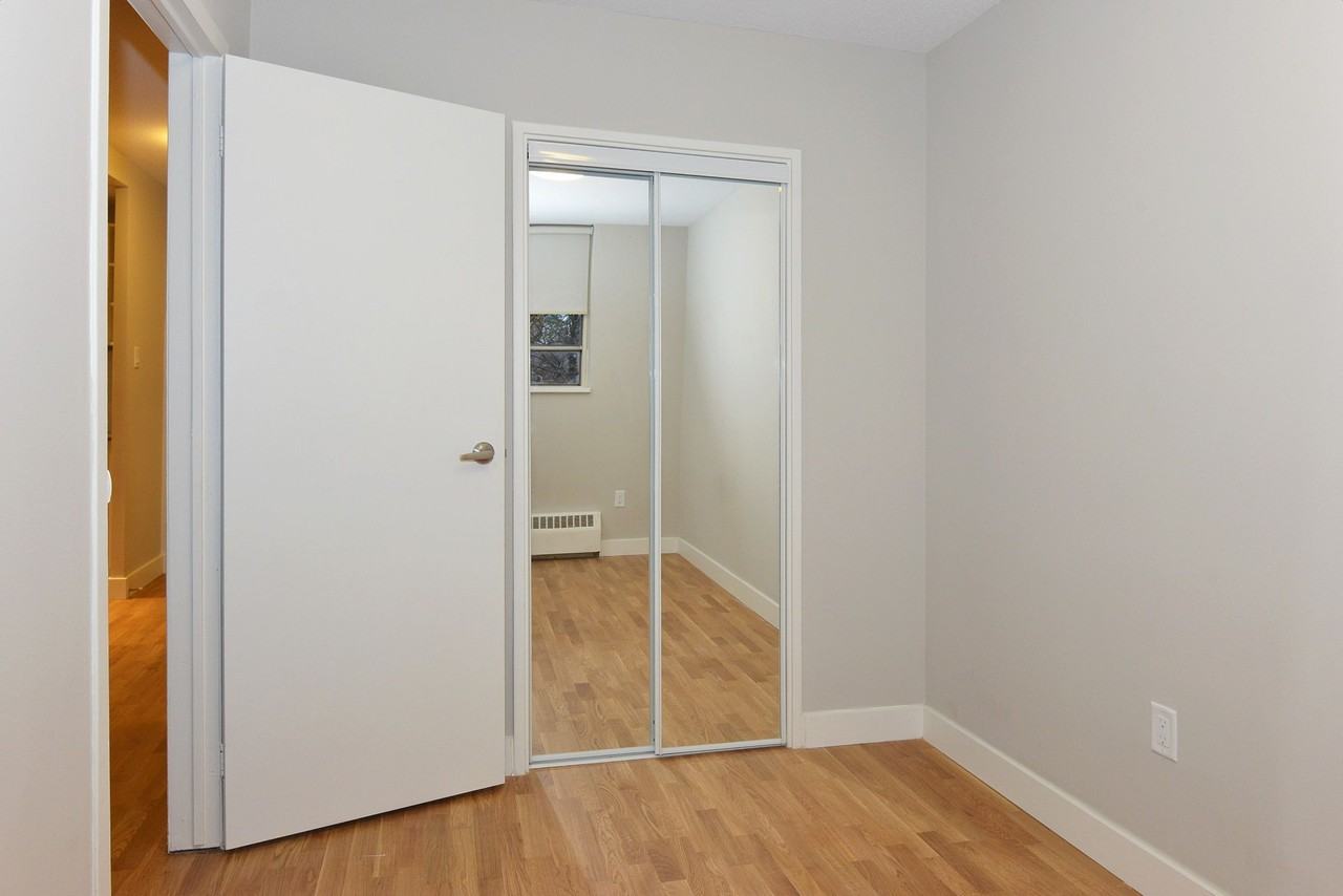 230 Oak Street - Photo 6 of 50