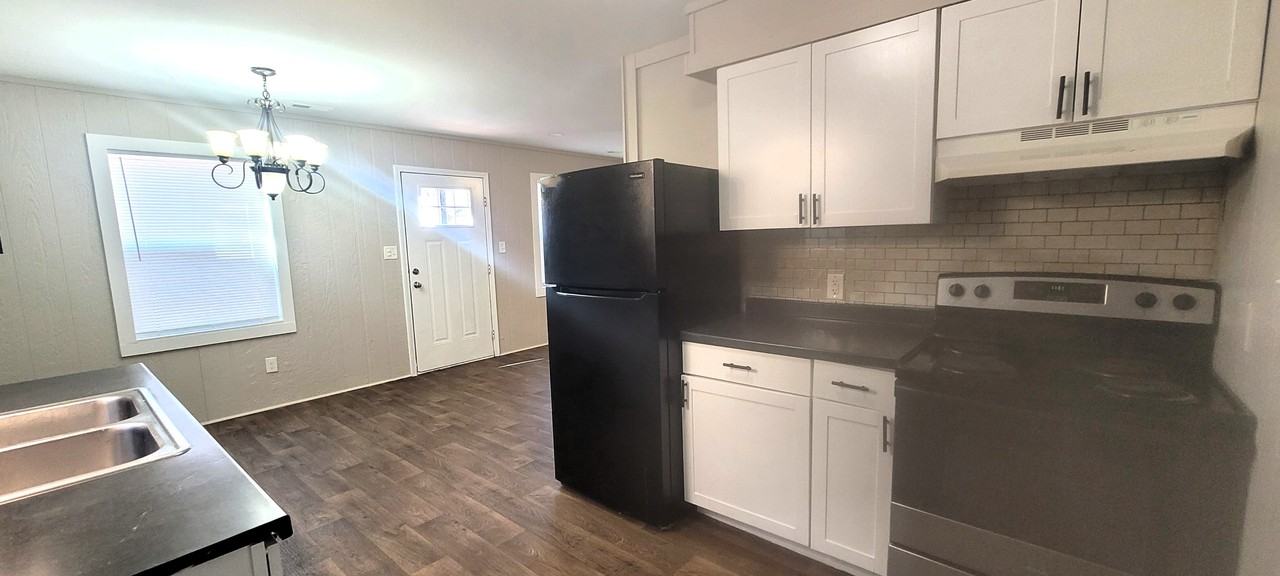 304 4th St #1 - Photo 4 of 13