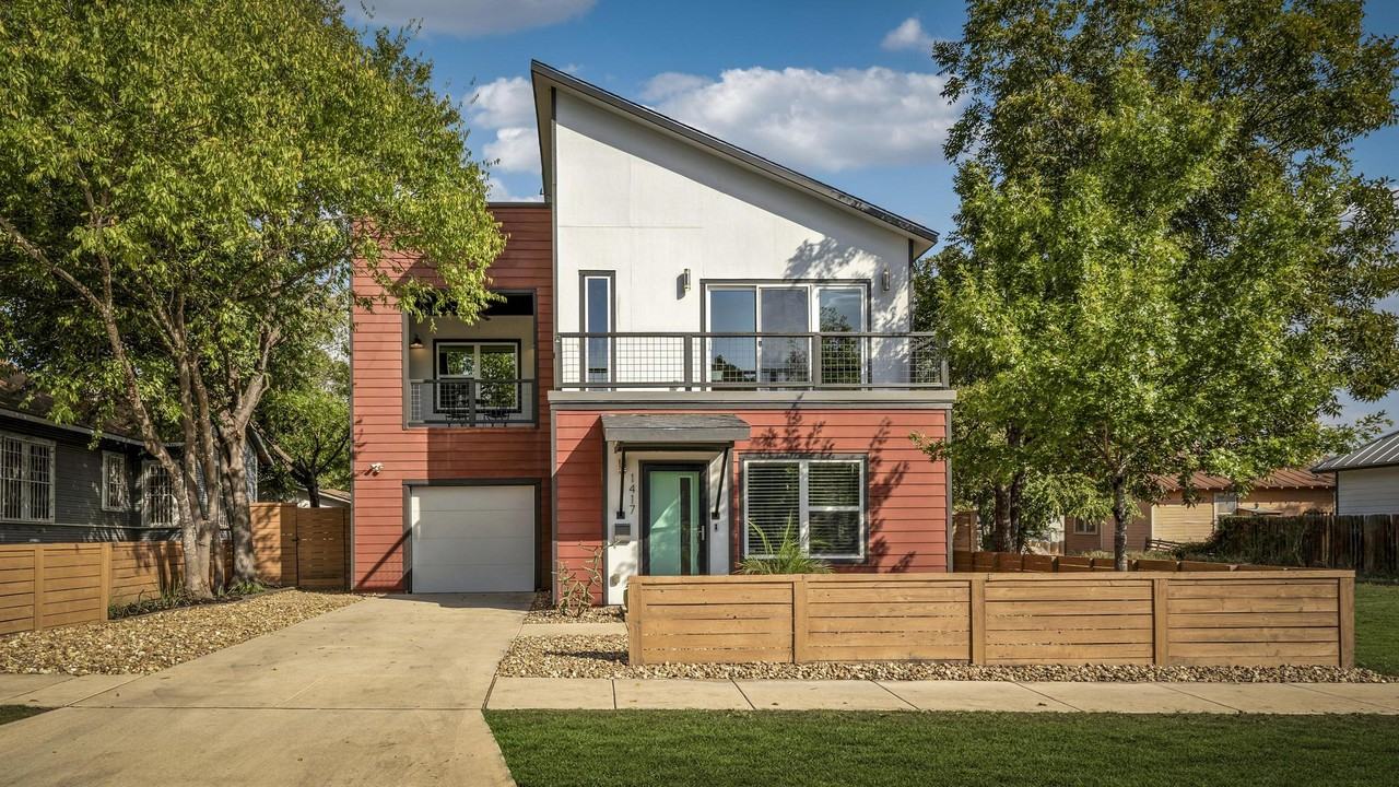 1417 E Crockett St #1 - Photo 2 of 27