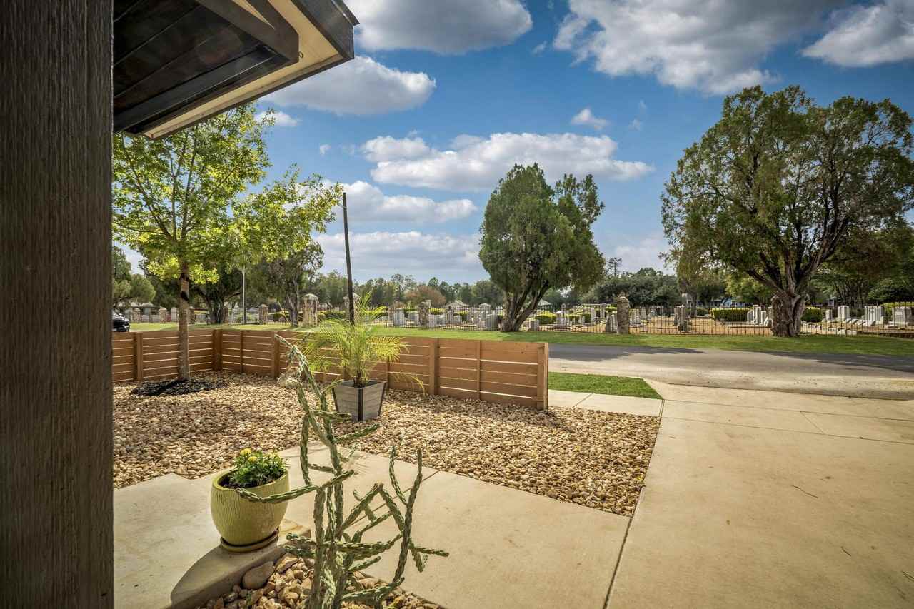 1417 E Crockett St #1 - Photo 3 of 27