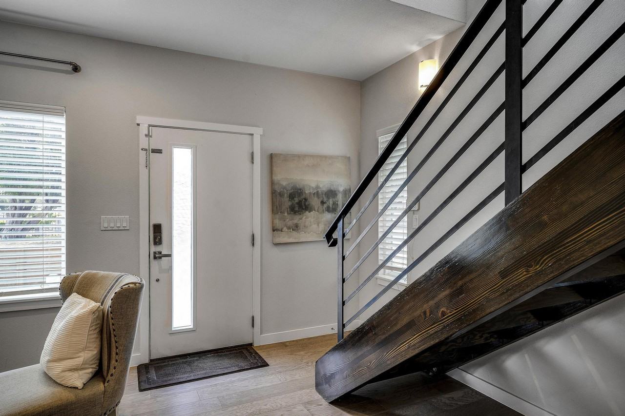 1417 E Crockett St #1 - Photo 4 of 27