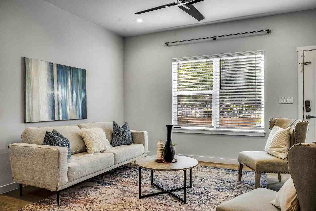 1417 E Crockett St #1 - Photo 6 of 27