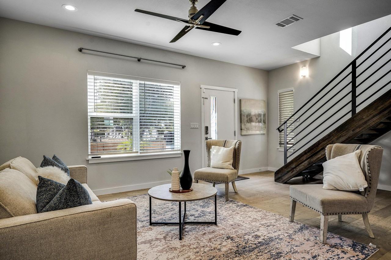 1417 E Crockett St #1 - Photo 7 of 27