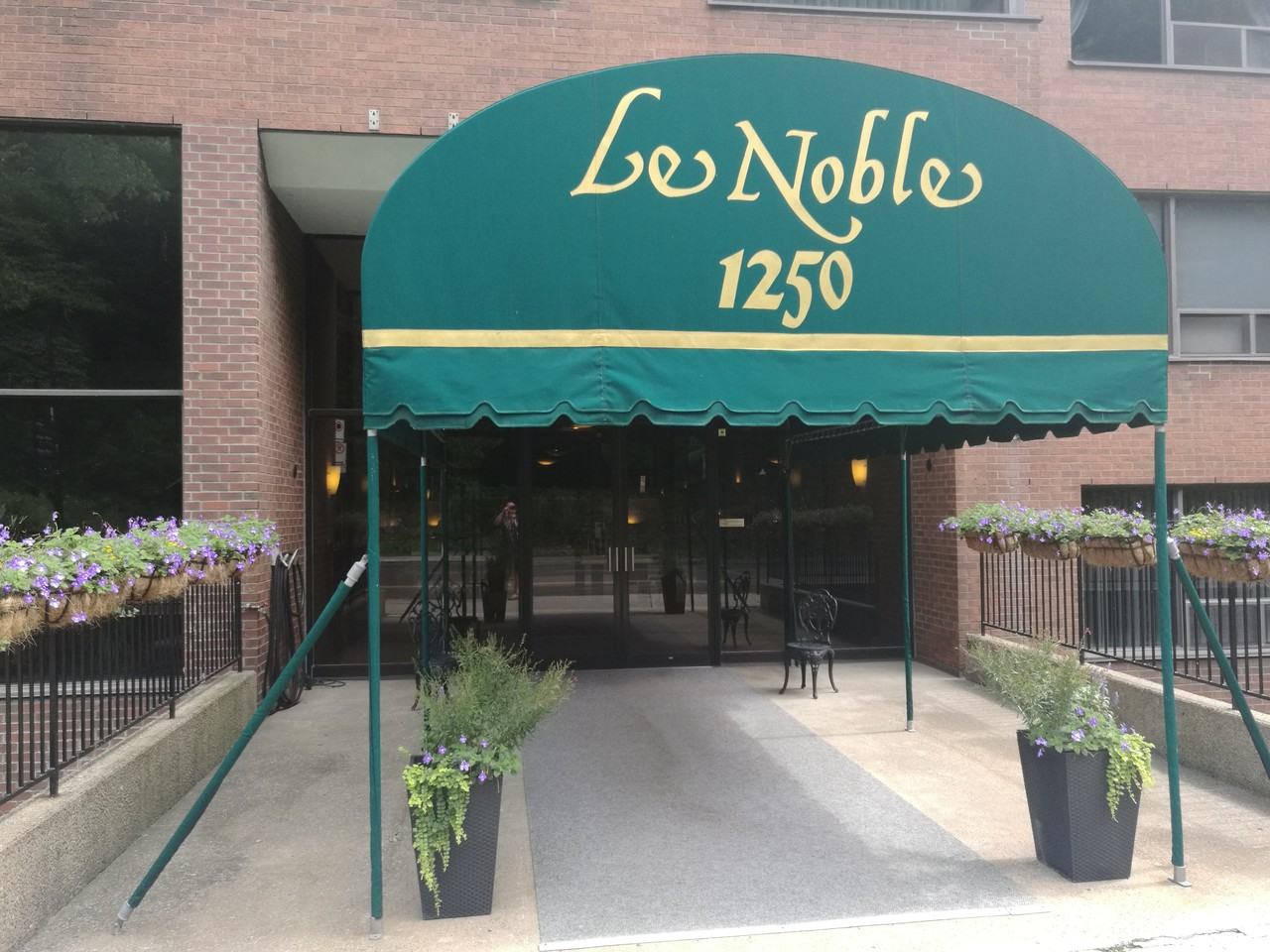 1250 Avenue des Pins Ouest #480 - Photo 2 of 24