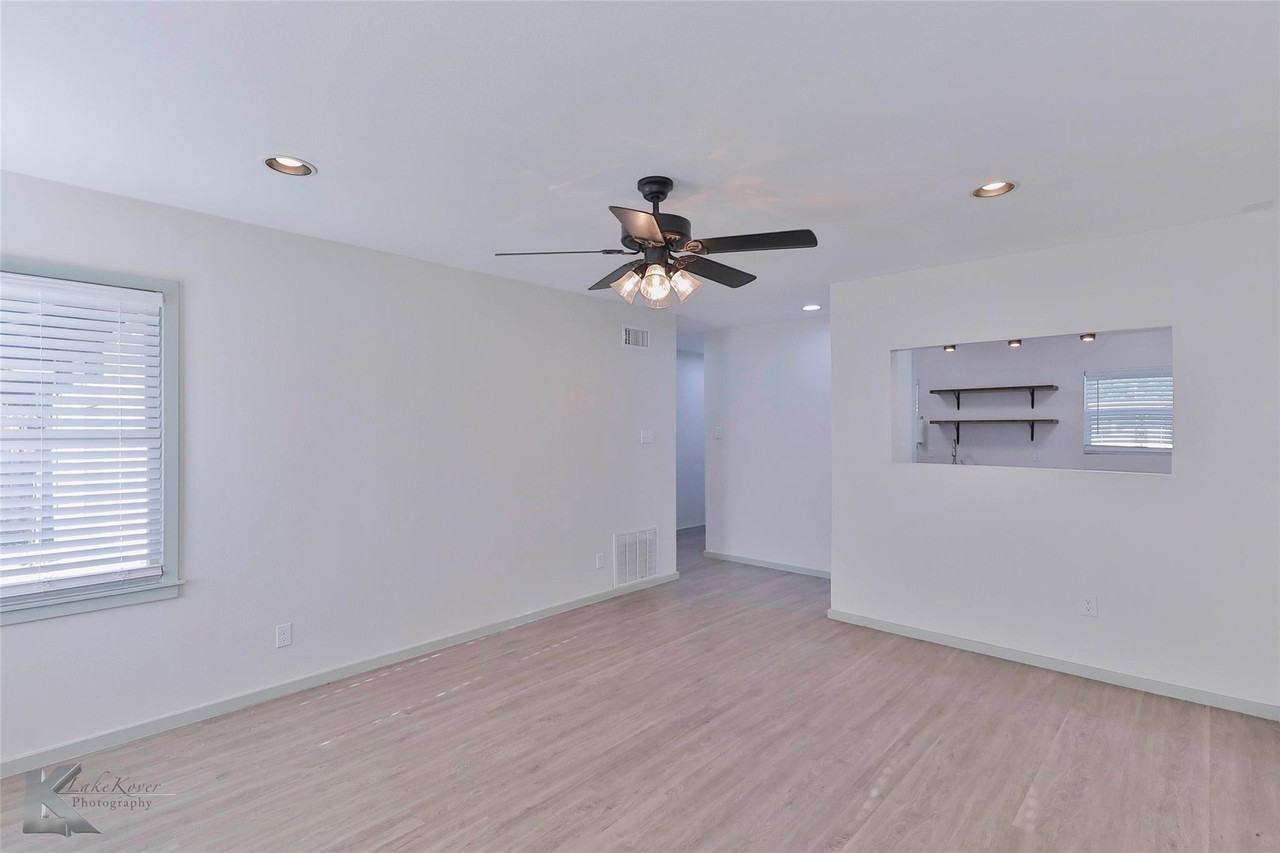 1337 S La Salle Dr #1 - Photo 3 of 10