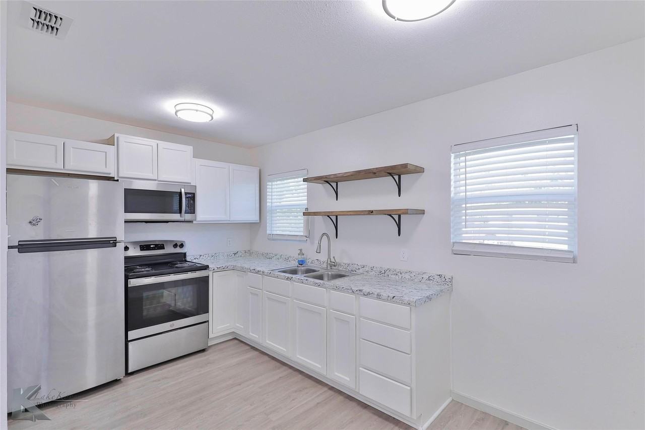 1337 S La Salle Dr #1 - Photo 4 of 10