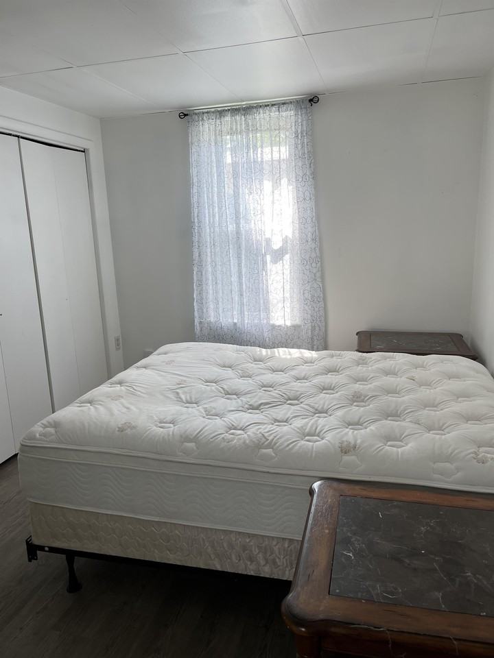 326 W 3rd St #B - Photo 4 of 5