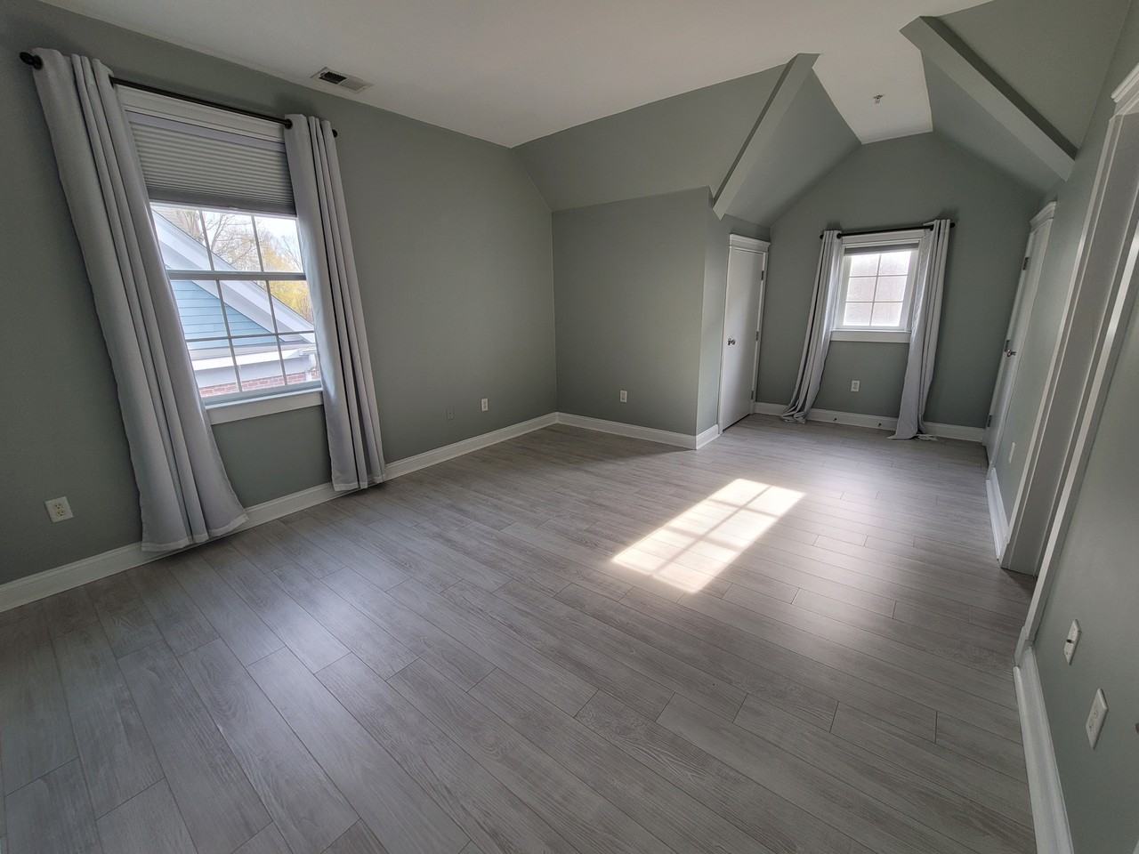 435 E Freemason St #1 - Photo 4 of 12