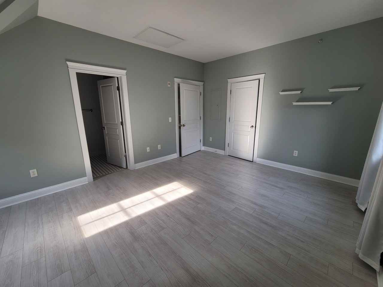 435 E Freemason St #1 - Photo 5 of 12