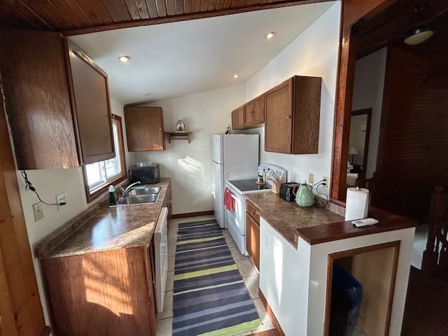 96 Bayview Dr #1 - Photo 3 of 29