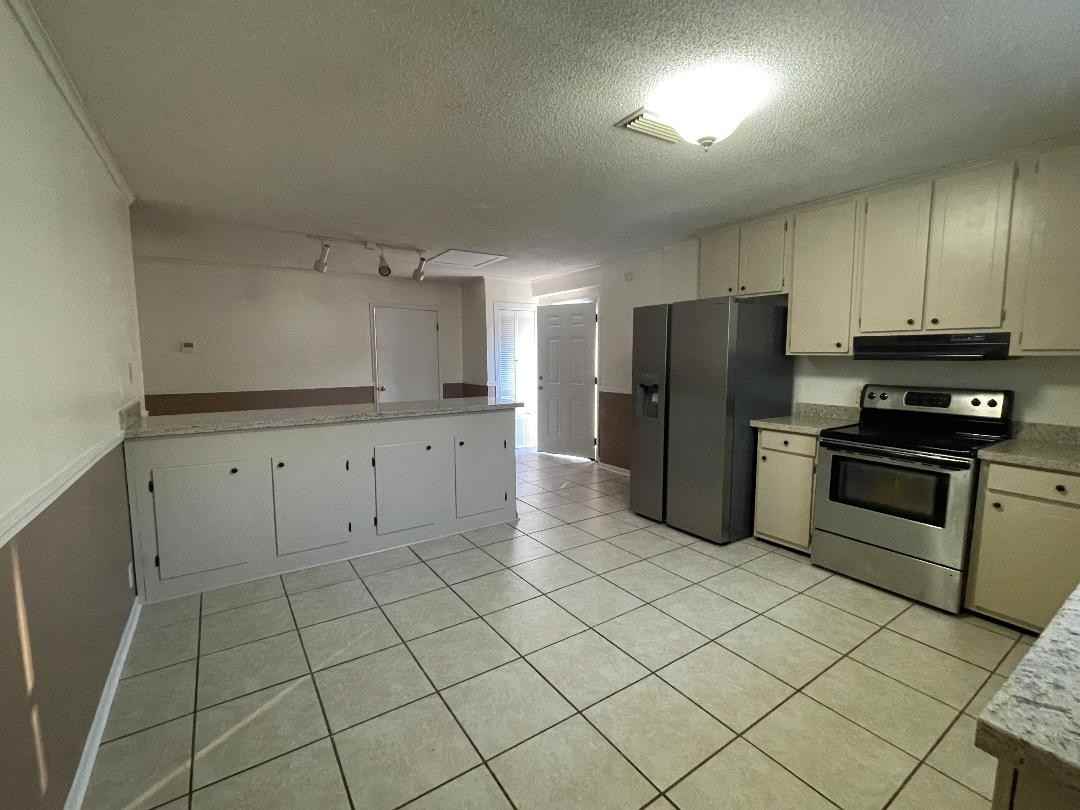 18413 Bull Springs Rd #C - Photo 3 of 9