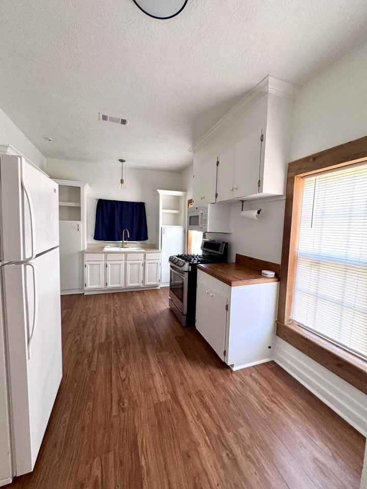 311 N Division St #1 - Photo 7 of 21