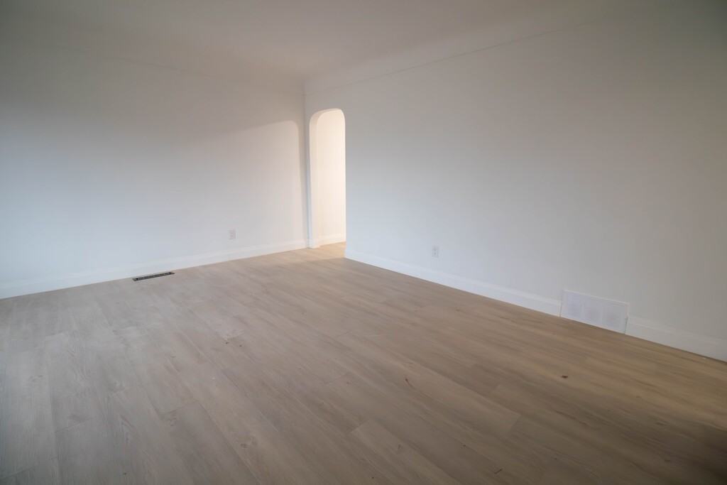 89 Jacobson Ave - Photo 3 of 34