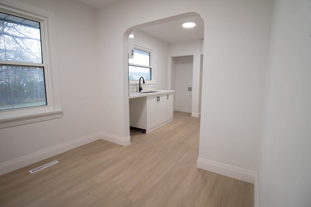 89 Jacobson Ave - Photo 5 of 34