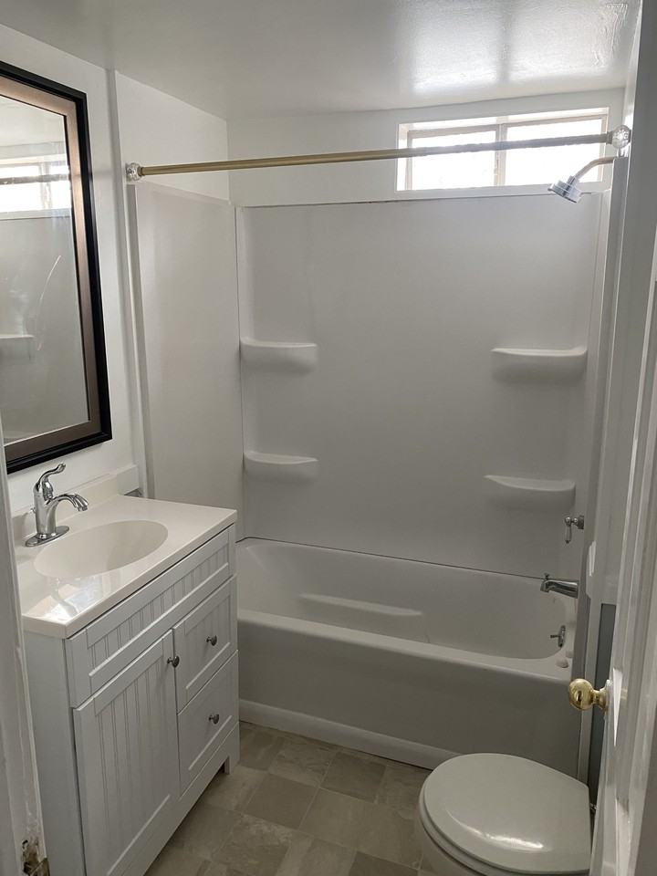 112 W Main St #B - Photo 4 of 11