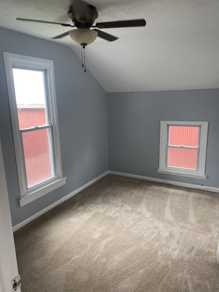 112 W Main St #B - Photo 7 of 11