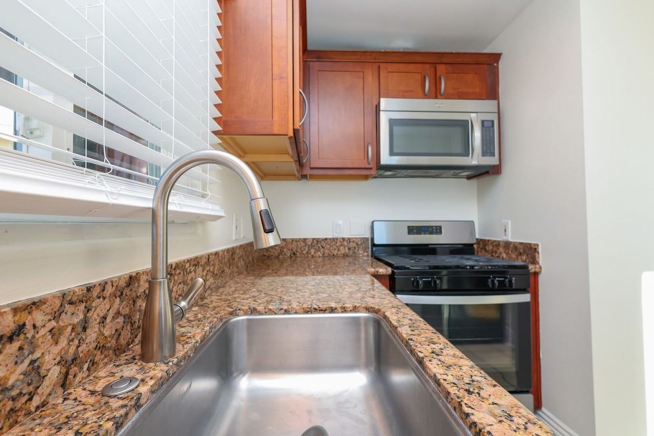 The Villas of Laguna Beach - Photo 6 of 11