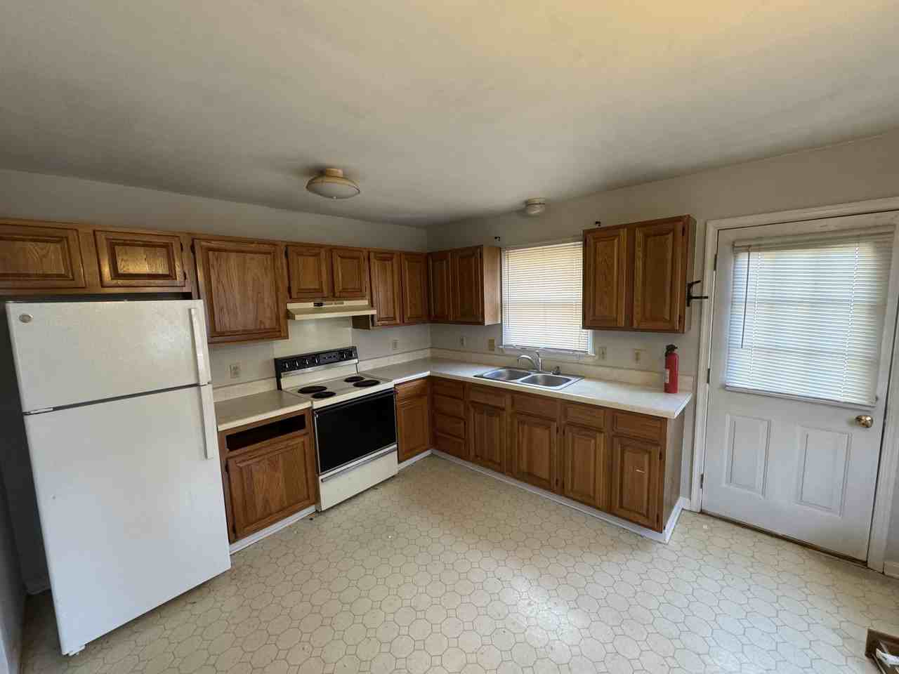 702 Thomas Lane - BUnit B #B - Photo 3 of 9