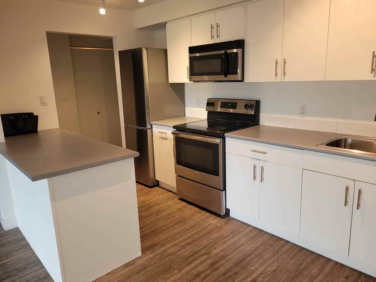 2626 Cook Stunit 205 #205 - Photo 2 of 9