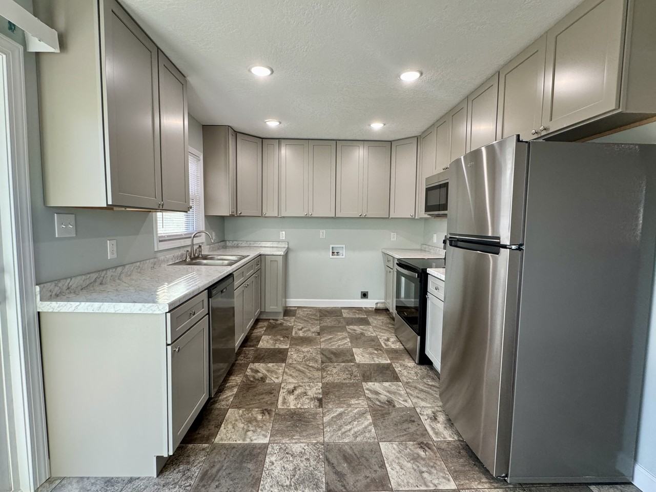 142 Cardinal Rd #1 - Photo 3 of 11