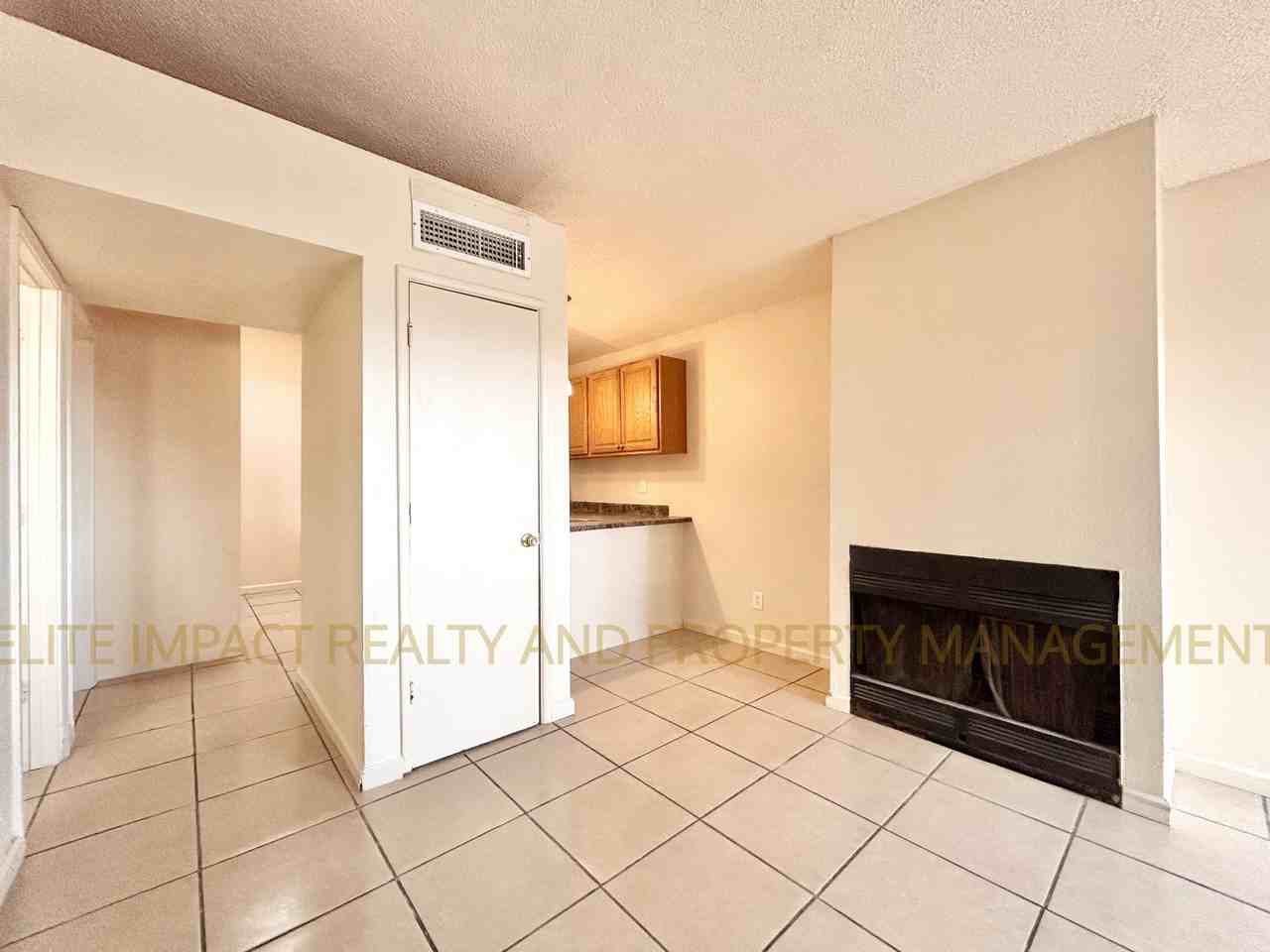 425 E Thoroughbred St #1 - Photo 4 of 13