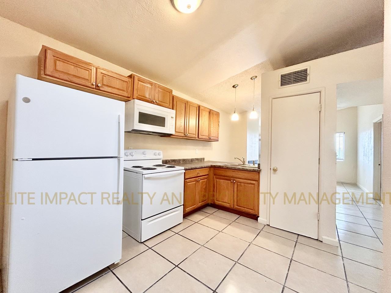 425 E Thoroughbred St #1 - Photo 7 of 13