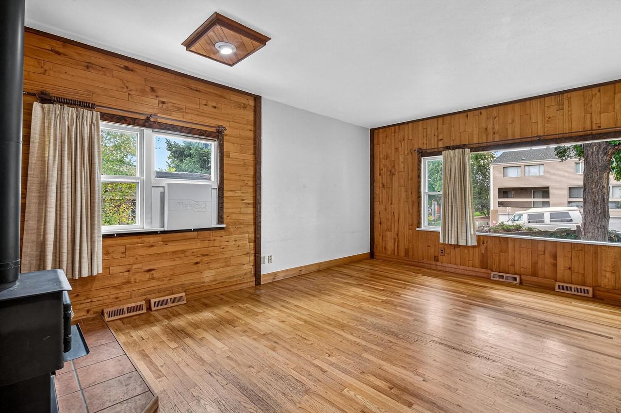 5519 S Greenwood St #1 - Photo 3 of 10