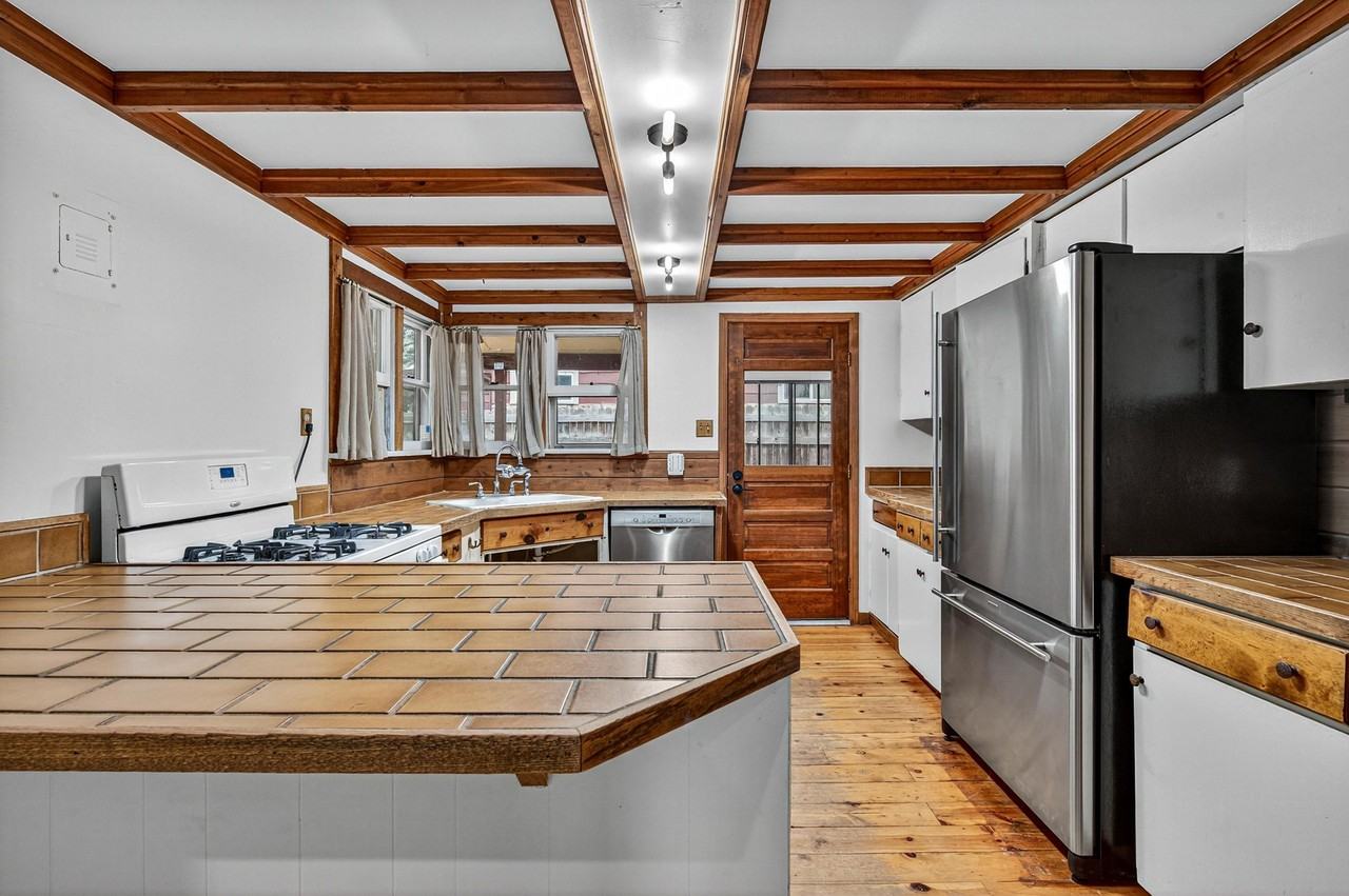 5519 S Greenwood St #1 - Photo 4 of 10