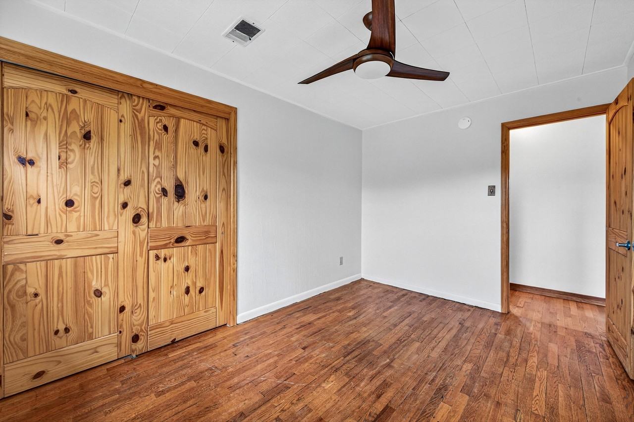 5519 S Greenwood St #1 - Photo 5 of 10