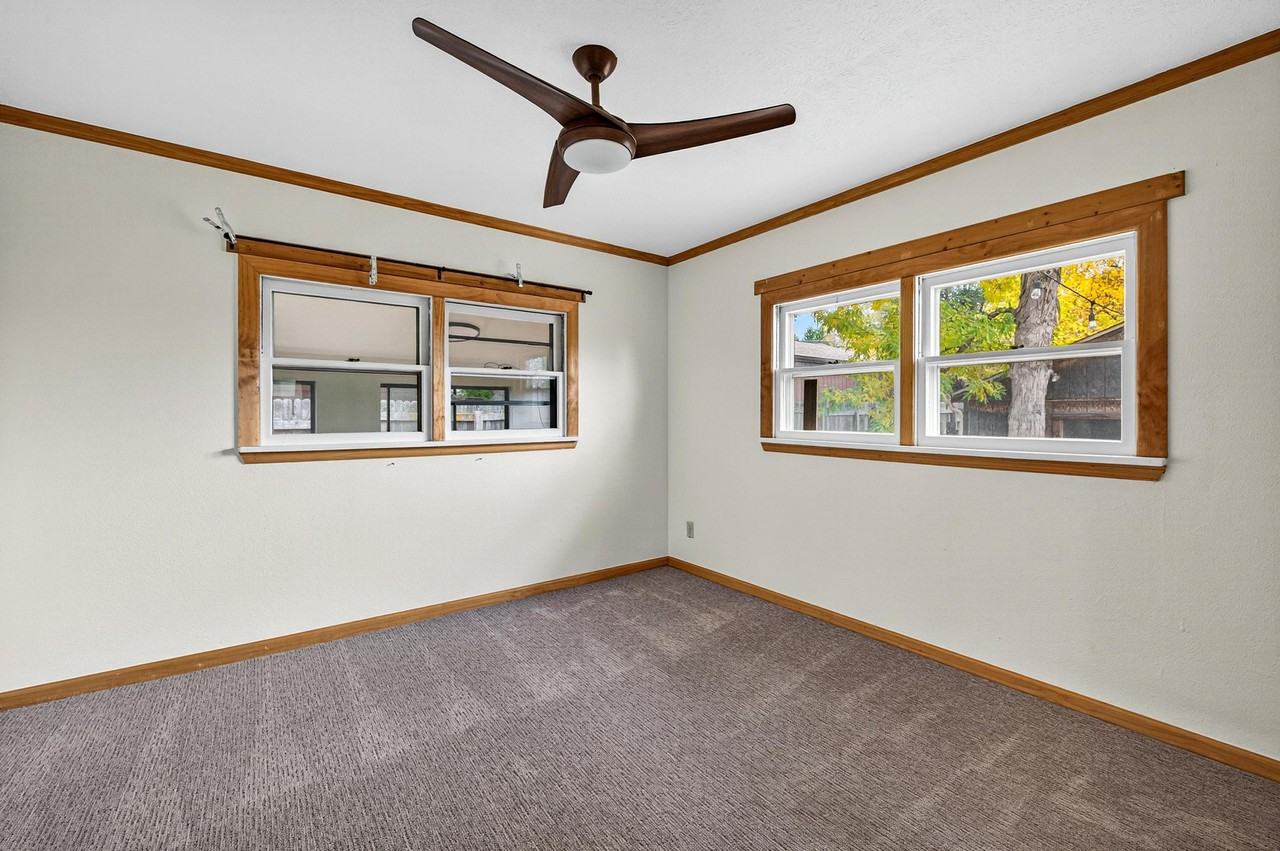 5519 S Greenwood St #1 - Photo 6 of 10