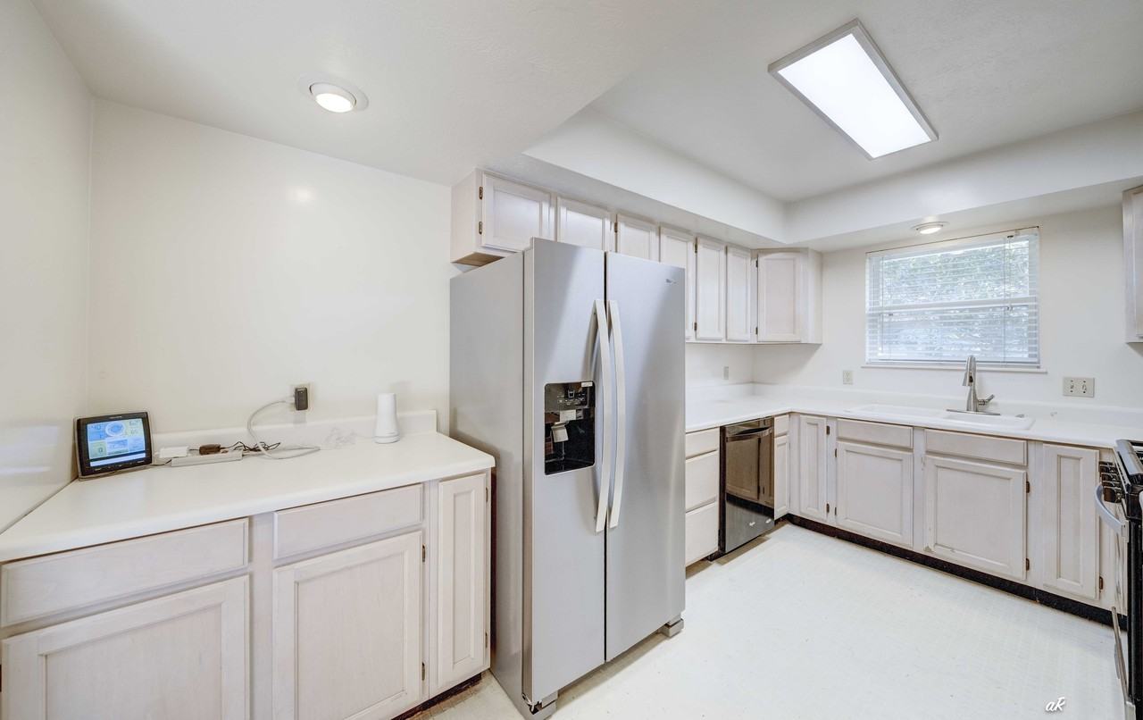 408 Anemone St #1 - Photo 4 of 11