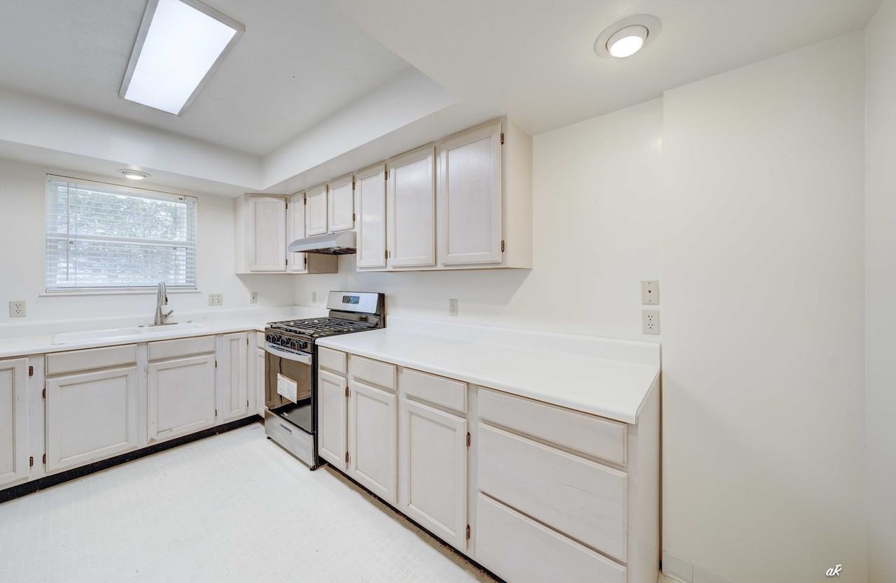 408 Anemone St #1 - Photo 5 of 11