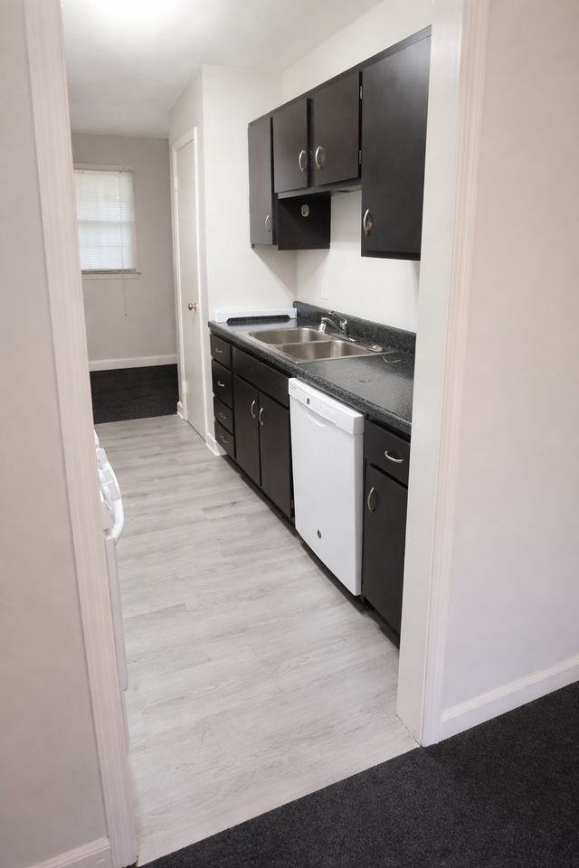 2810 Carriage Dr #D - Photo 2 of 14