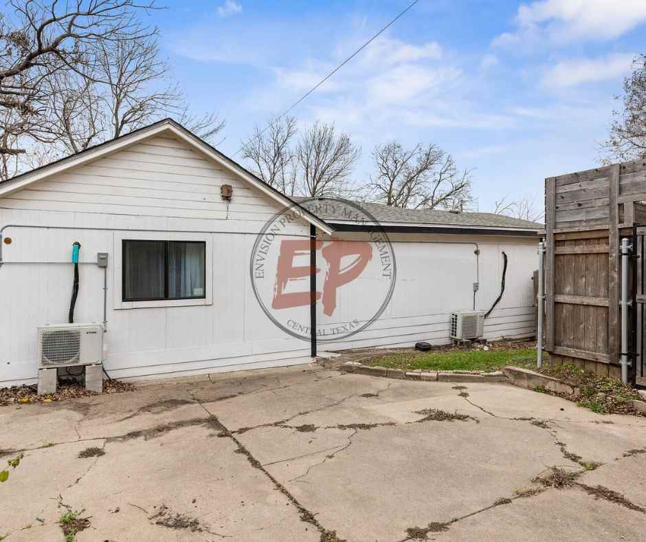 915 N 19th St #1 - Photo 3 of 11